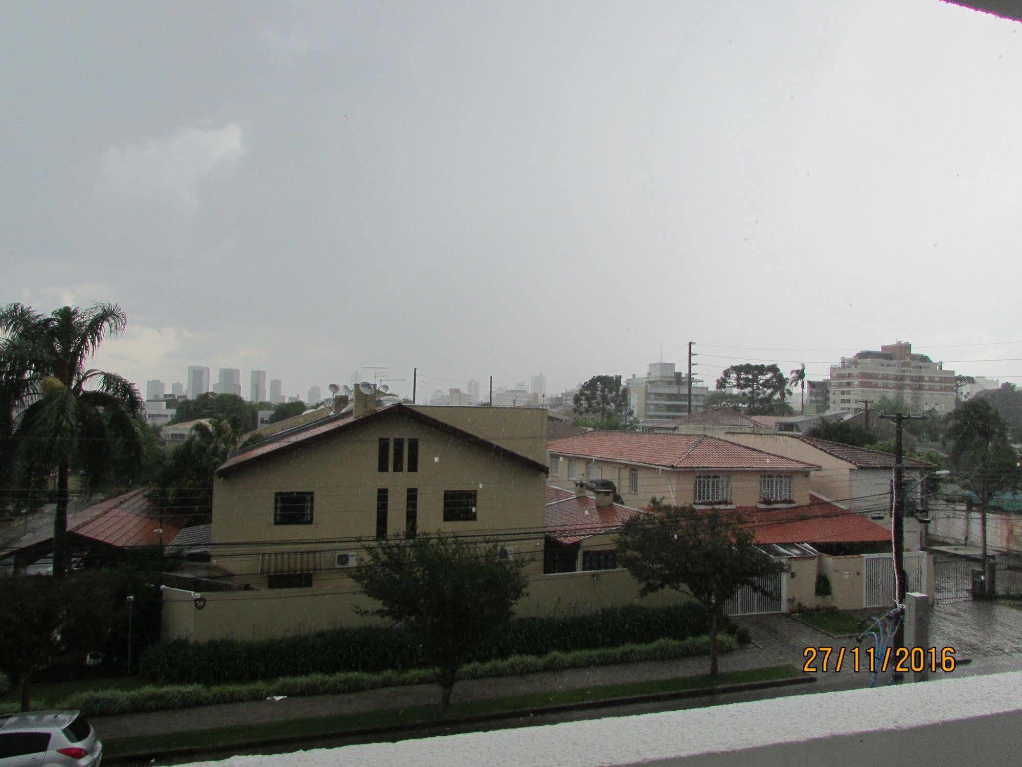Villa Tata Suites Ltda กูรีตีบา ภายนอก รูปภาพ